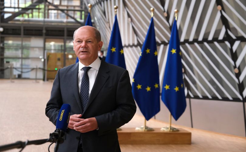 Scholz smatra neprihvatljivim da Turska osporava suverenitet Grčke