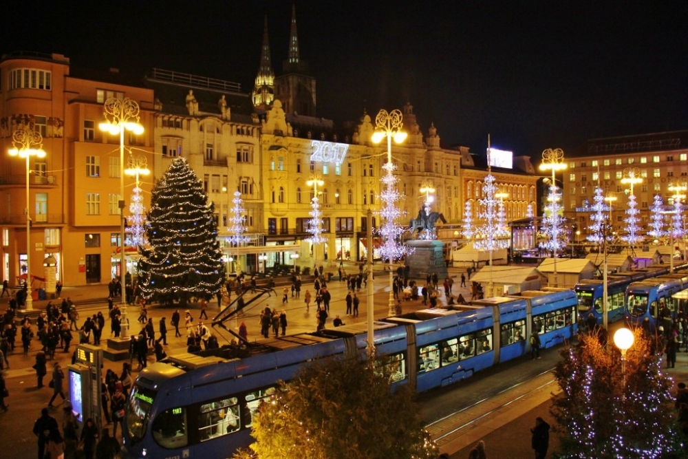 BAŠ NAŠ Advent najavio koncerte: TBF, Vatra, Psihomodo Pop...