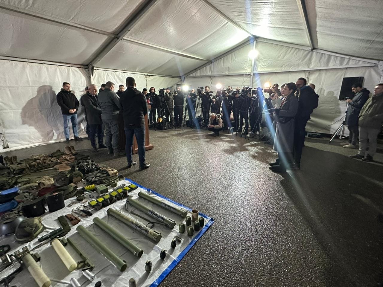Kosovo: Osam uhićenih na sjeveru, zaplijenjen arsenal oružja i vojne uniforme