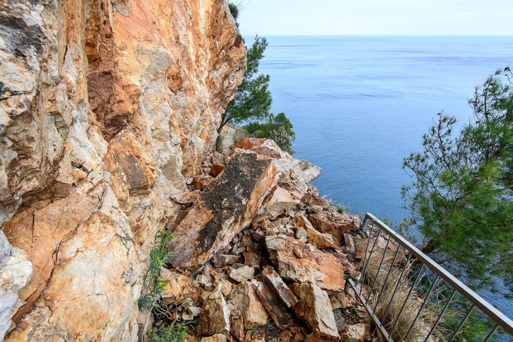 Staza do Pasjače zatrpana odronom