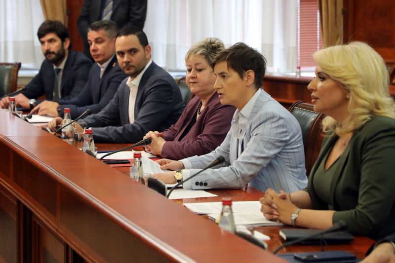 Brnabić: Studenti i građani koji blokiraju RTS su kukavice koje u čoporu maltretiraju žene