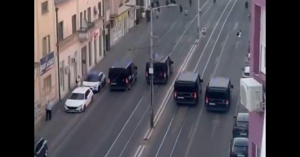 Kaos u Zemunu, policajci s fantomkama razbijaju blokade
