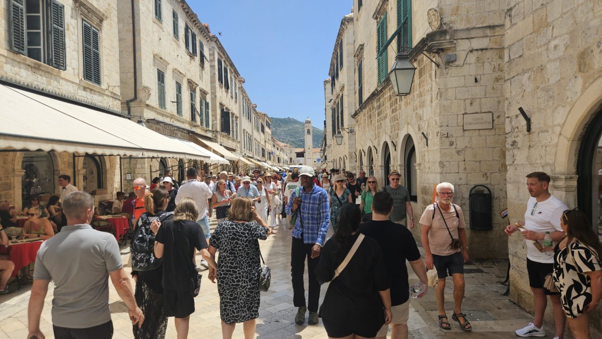 Turista u kolovozu isto kao lani, noćenja manje dva posto