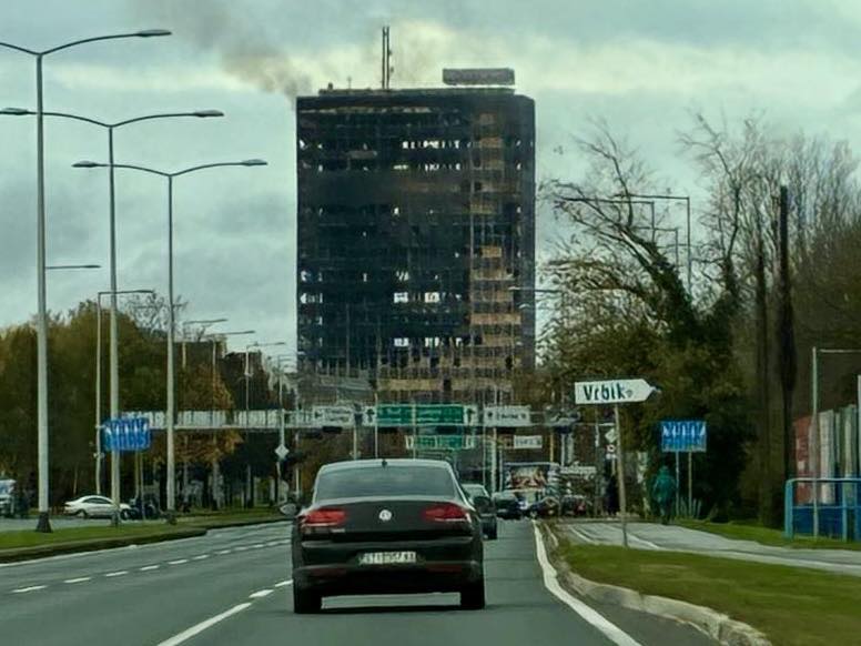 Prometni kolaps u Slavonskoj, ponovo dim iz nebodera Vjesnika