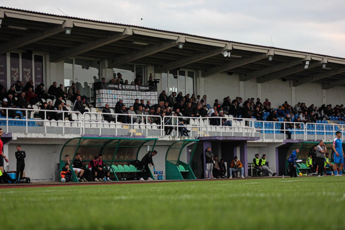 Marsonia u rasulu, igrače se tjera iz stanova
