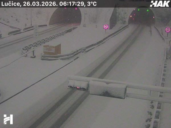 Snijeg zatrpava ceste, puše orkanski vjetar