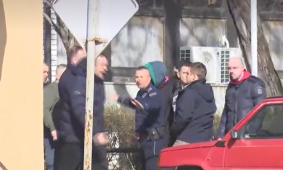 Kaos na izborima u Srbiji: Masovna tučnjava u Boru