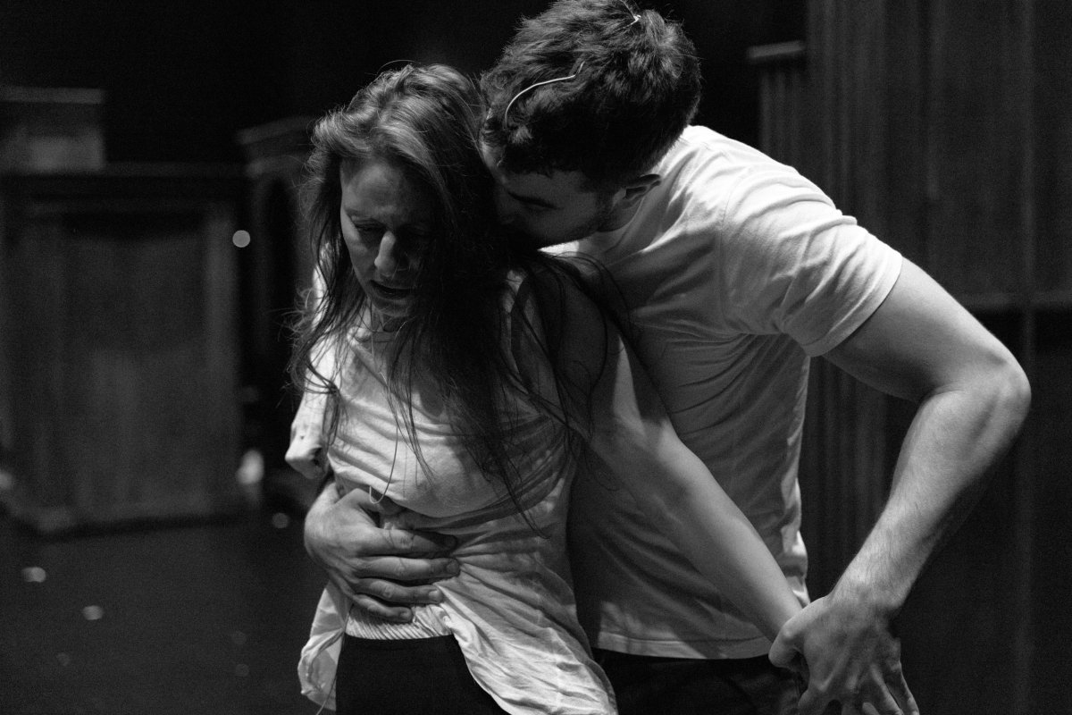 Prva dramska premijera u HNK2: Inovativno scensko čitanje Schillerove Marije Stuart u režiji Matije Ferlina 