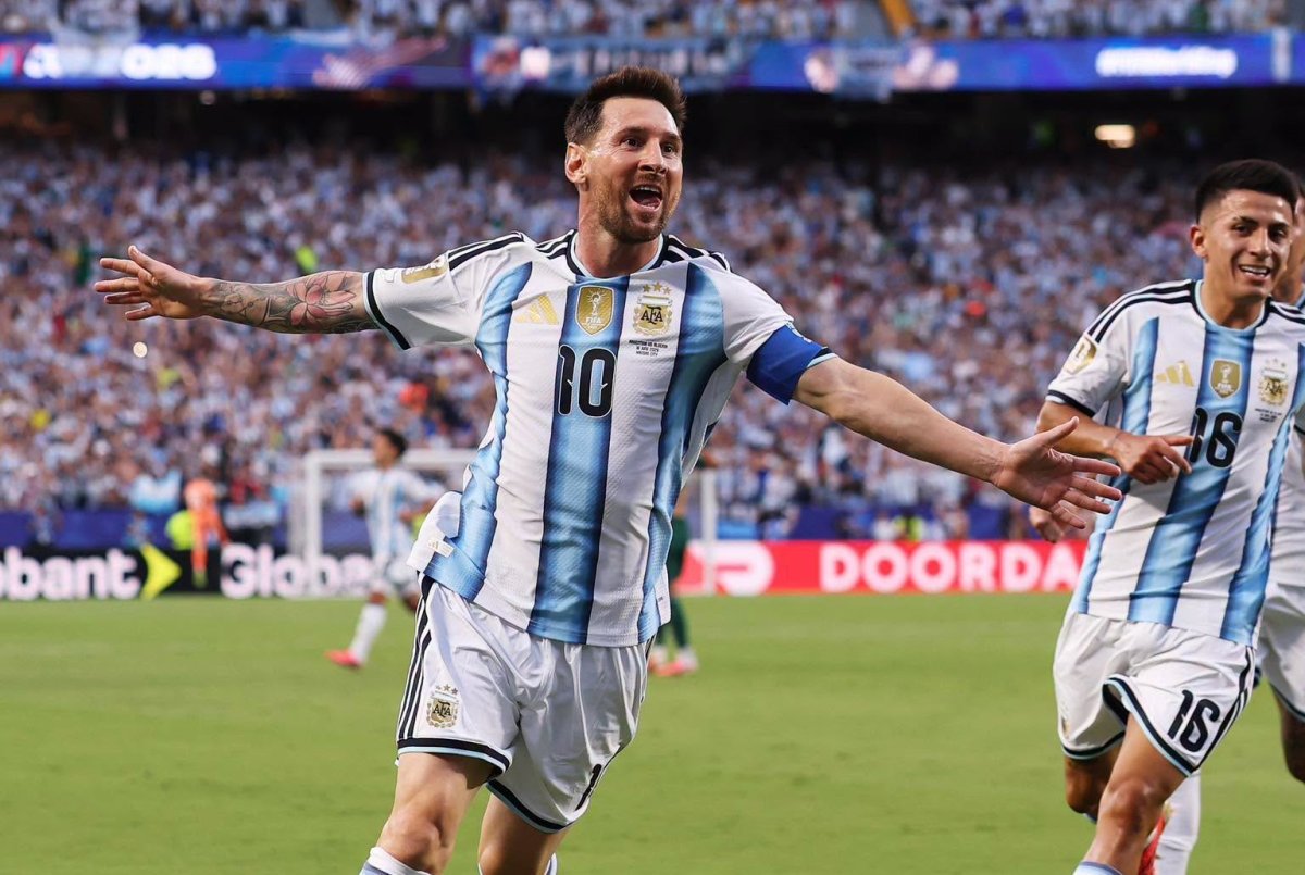 Argentinska nogometna reprezentacija na meti alžirske žalbe: Gdje je crveni karton za Messija?