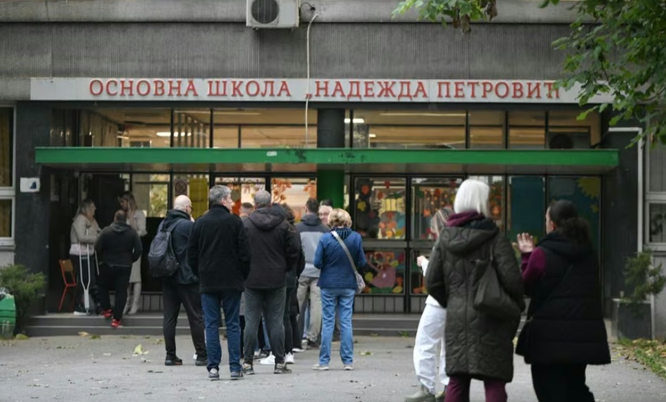 Dan odluke u Srbiji: U Beogradu od rana jutra redovi na biračkim mjestima
