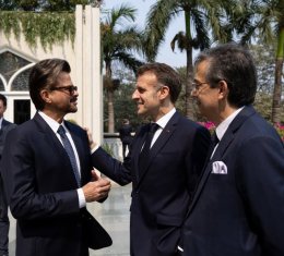 Macron pod političkim pritiskom nakon nezapamćenih prosvjeda