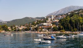 Nastup hrvatskih klapa u Herceg Novom: Dok naivci pjevaju, otvoreni računi ostaju