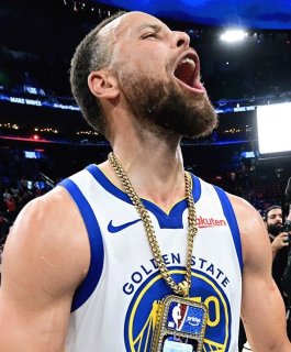 Curry briljirao, Warriorsi izbacili Clipperse