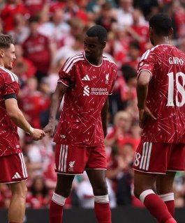 Jeff Bezos i partneri kupuju trećinu udjela u Liverpoolu