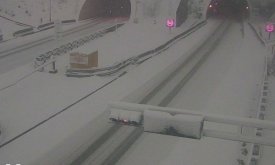 Snijeg zatrpava ceste, puše orkanski vjetar