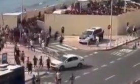 Tisuće migranata nekontrolirano ušle u španjolsku enklavu Ceuta