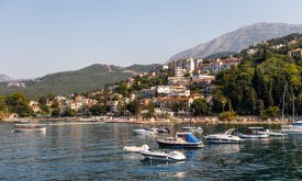 Nastup hrvatskih klapa u Herceg Novom: Dok naivci pjevaju, otvoreni računi ostaju