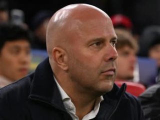 Arne Slot na žestokom udaru javnosti nakon nove katastrofe Liverpoola