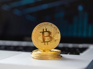 Bitcoin uzletio iznad 75.000 dolara