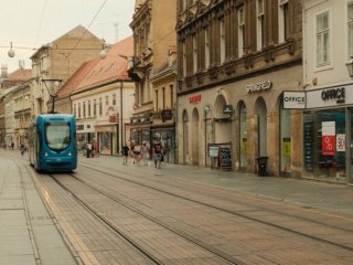 ZET-ovi tramvaji i busevi opet voze, odvozi se otpad