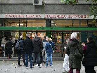 Dan odluke u Srbiji: U Beogradu od rana jutra redovi na biračkim mjestima