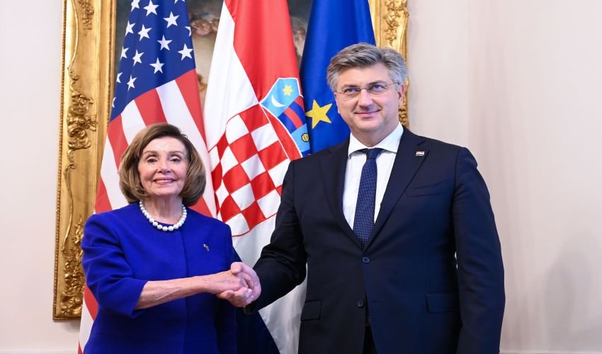 Pelosi uvjerava da se pomoć Ukrajini nastavlja bez obzira na rezultate izbora