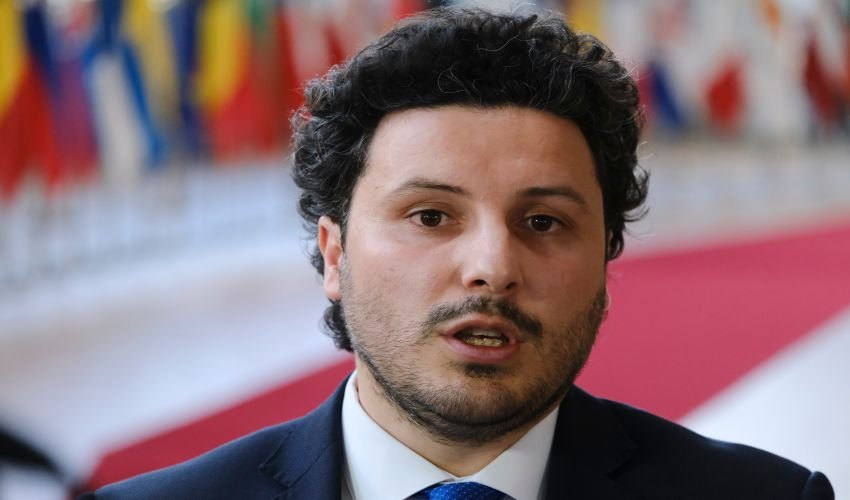 Abazović - Spomen ploču u Morinju treba ukloniti i postaviti novu