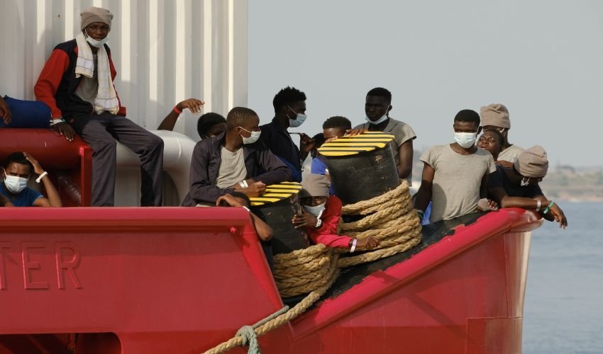 Italija dozvolila da se 140 migranata iskrca na Siciliji, no ne i zdravi muškarci
