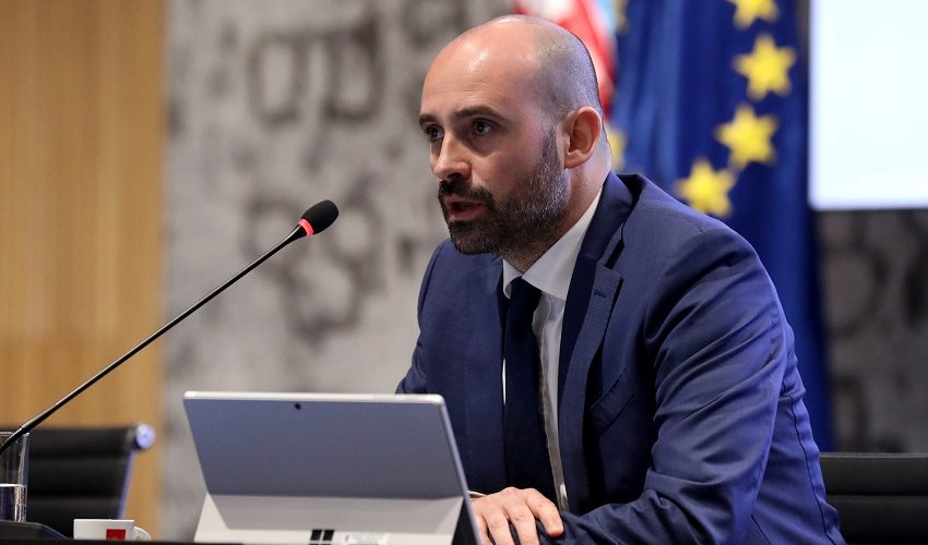 Ministar Paladina: Neozbiljno bi bilo procjenjivati kada će se ljudi iz kontejnerskog smještaja vratiti u svoje kuće