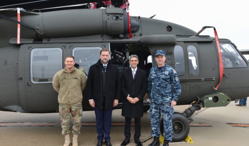 Banožić na preuzimanju dva helikoptera Black Hawk najavio nabavu još osam