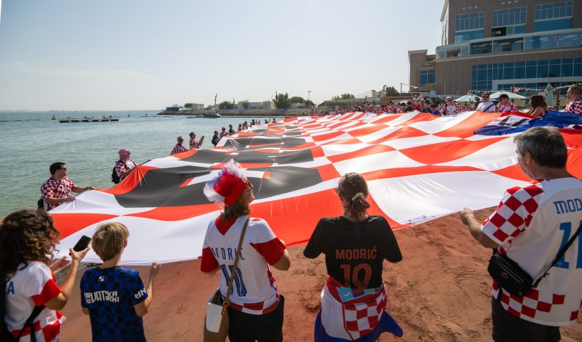 Nastavljen pobjednički ritual, zastava dolazi i na stadion