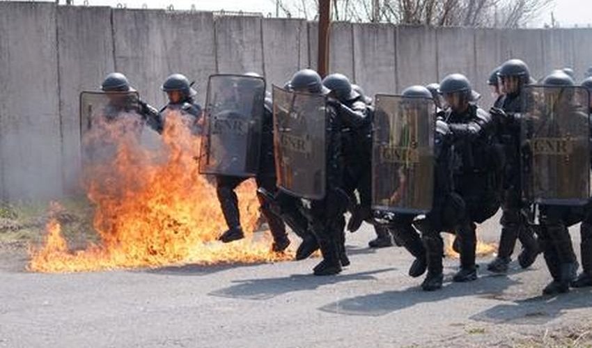 EU i NATO osudili napade na izvidničku patrolu EULEX-a i traže uklanjanje srpskih barikada! 