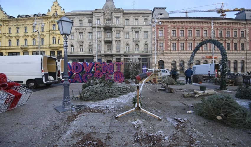 Na Jelačićevu trgu sprema se gledanje utakmica i doček nogometaša