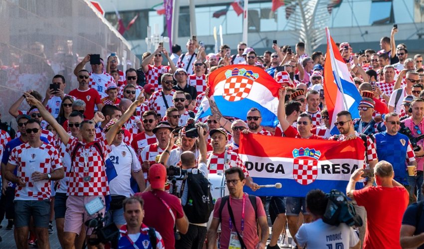 Uoči utakmice, plaža u Dohi pretijesna za sve hrvatske navijače