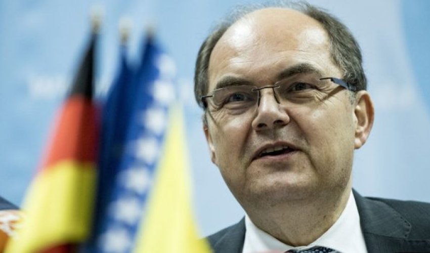 Schmidt tražio od SDA da prihvati odlazak u oporbu i ne blokira novu vlast