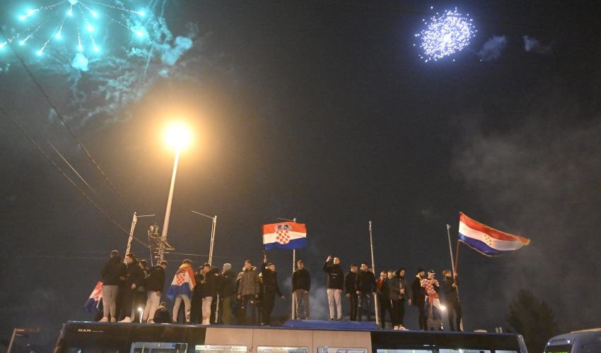 Hrvatska slavi 'broncu' pjesmom, vatrometima i spontanim okupljanjima po gradovima
