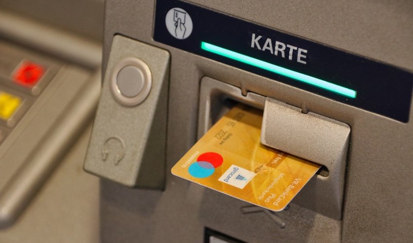 Do travnja na bankomatima samo novčanice od 10 i 20 eura