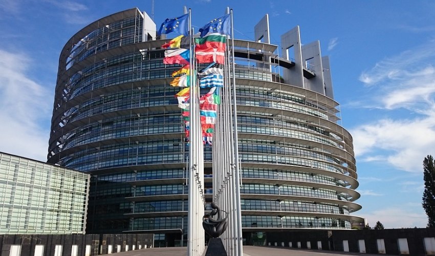 EP za jednakost konstitutivnih naroda u BiH, ali protiv Schmidtove odluke