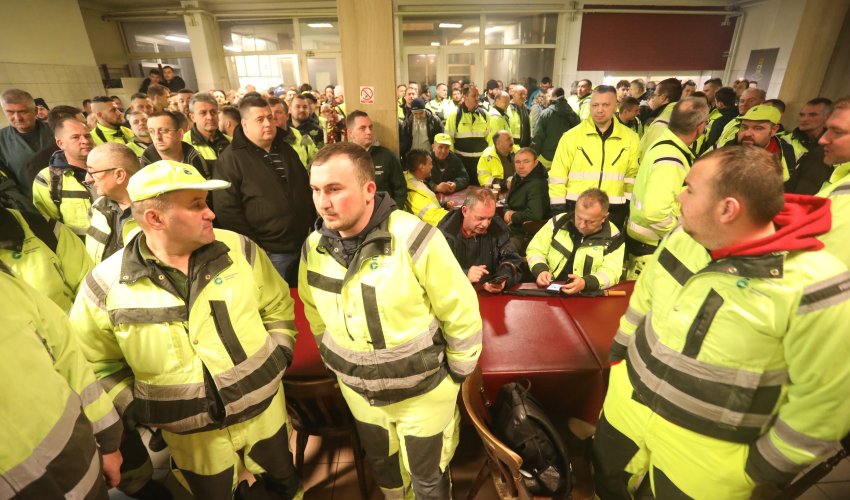 Štrajk više stotina radnika Čistoće zbog najave otkaza trojici kolega