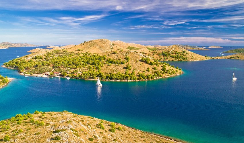 Filologija mora i poetika otočnosti ili kome zvono zvoni