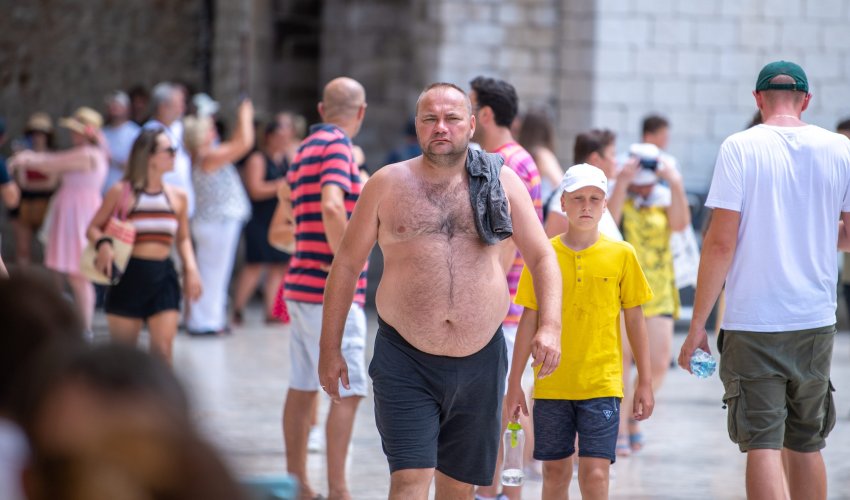Naplaćivat će se kazne od 150 eura za šetnje gradom u kupaćem kostimu