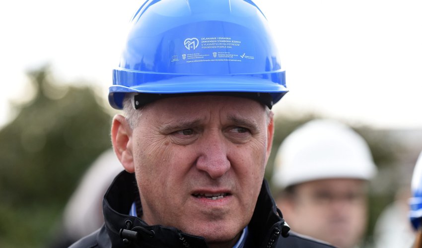 Stanovnici u kontejnerima prvi su na listi za zbrinjavanje