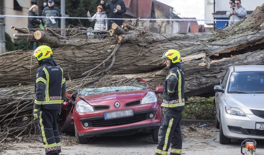 Posljedice nevremena u više županija, u Zagrebu ozlijeđena jedna osoba
