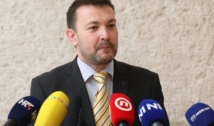 Bez prava na pobačaj u Ustavu nema dvotrećinske većine