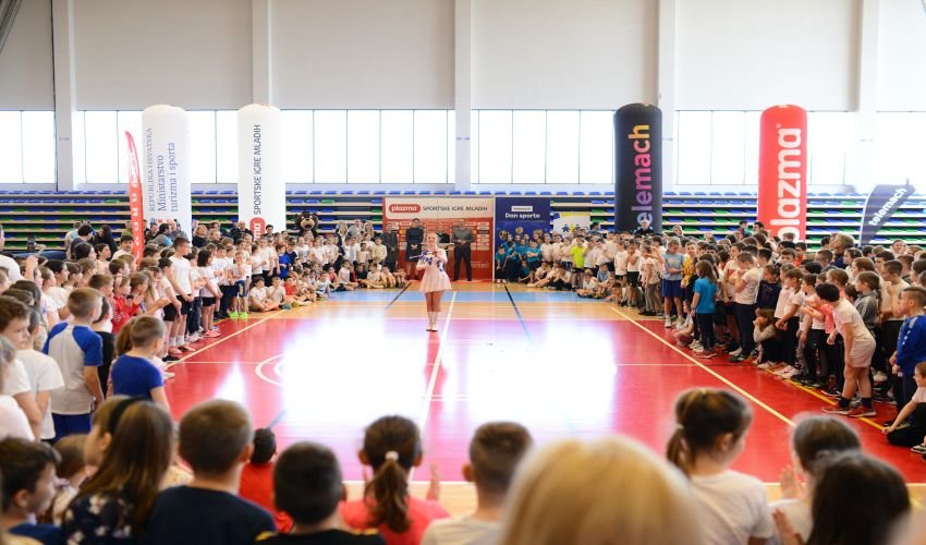 Više od 2.000 djece sudjelovalo na Telemach Danu sporta u Sisku