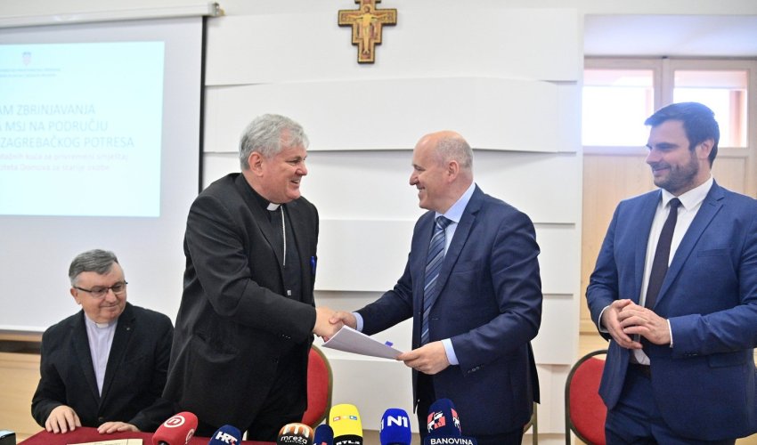Zamjenom nekretnina Sisačke biskupije i države do prvog naselja montažnih kuća
