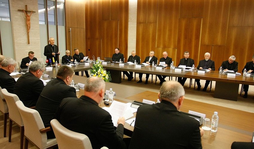 Odgovor Katoličke crkve na nasilja nad djecom tek na početku