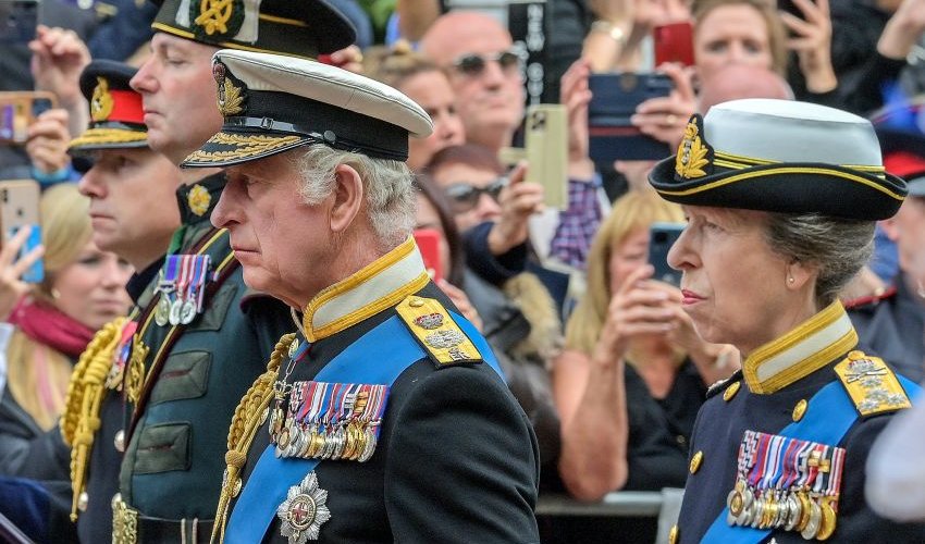 Okrunjen britanski kralj Karlo III.