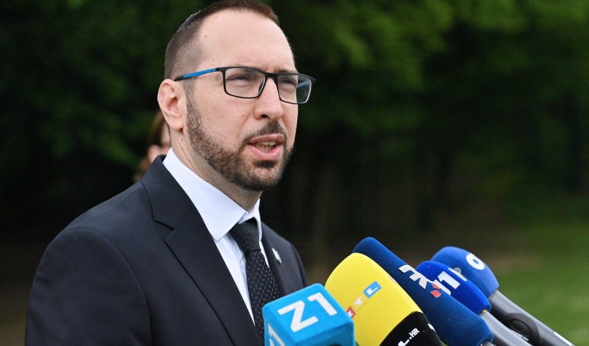 Tomašević: Riješit će se problem rada knjižnica