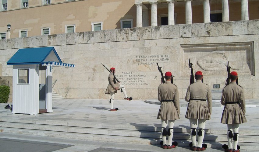 Micotakisovi konzervativci uvjerljivi pobjednici u Grčkoj, ali nedostaje većina